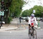 Montreal-cycling-separated-bike-lanes-1