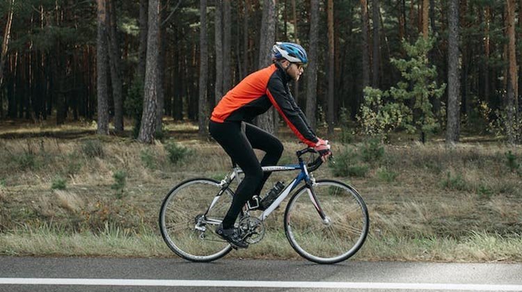 PH man road bike forest road When you're enjoying a fast bike ride in a beautiful setting, having an easy-to-use bike computer really does enhance the experience, Garmin Edge 540 vs 840 vs 540